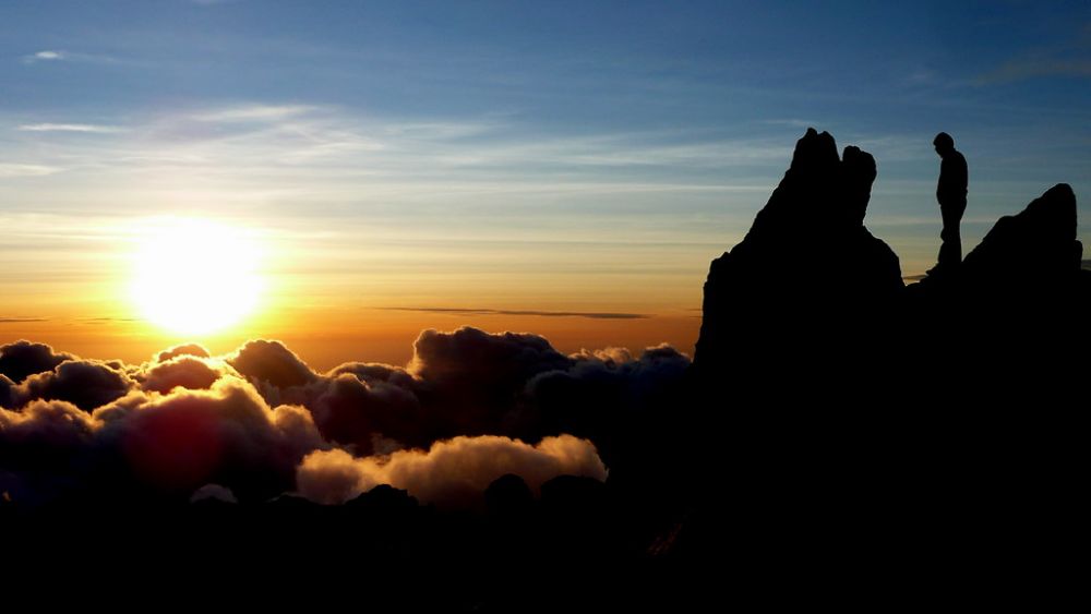 Rayakan Keindahan Sunrise di Puncak Gunung Merapi